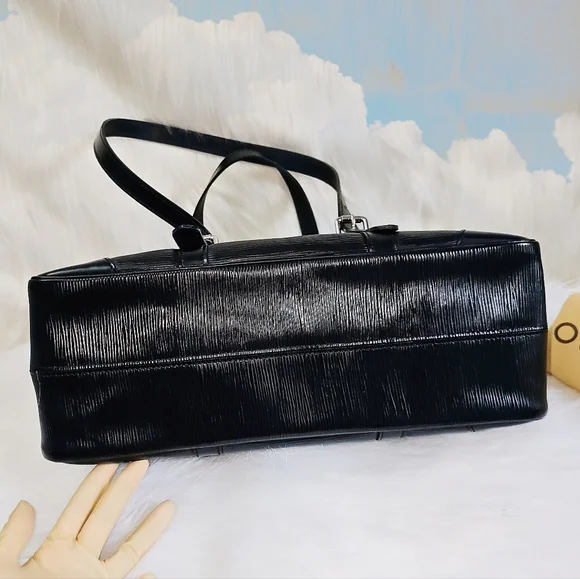 🔥😍 Like New- Beautiful Condition 🔥 😍 Authentic Louis Vuitton Bag Epi Black - Picture 3 of 16